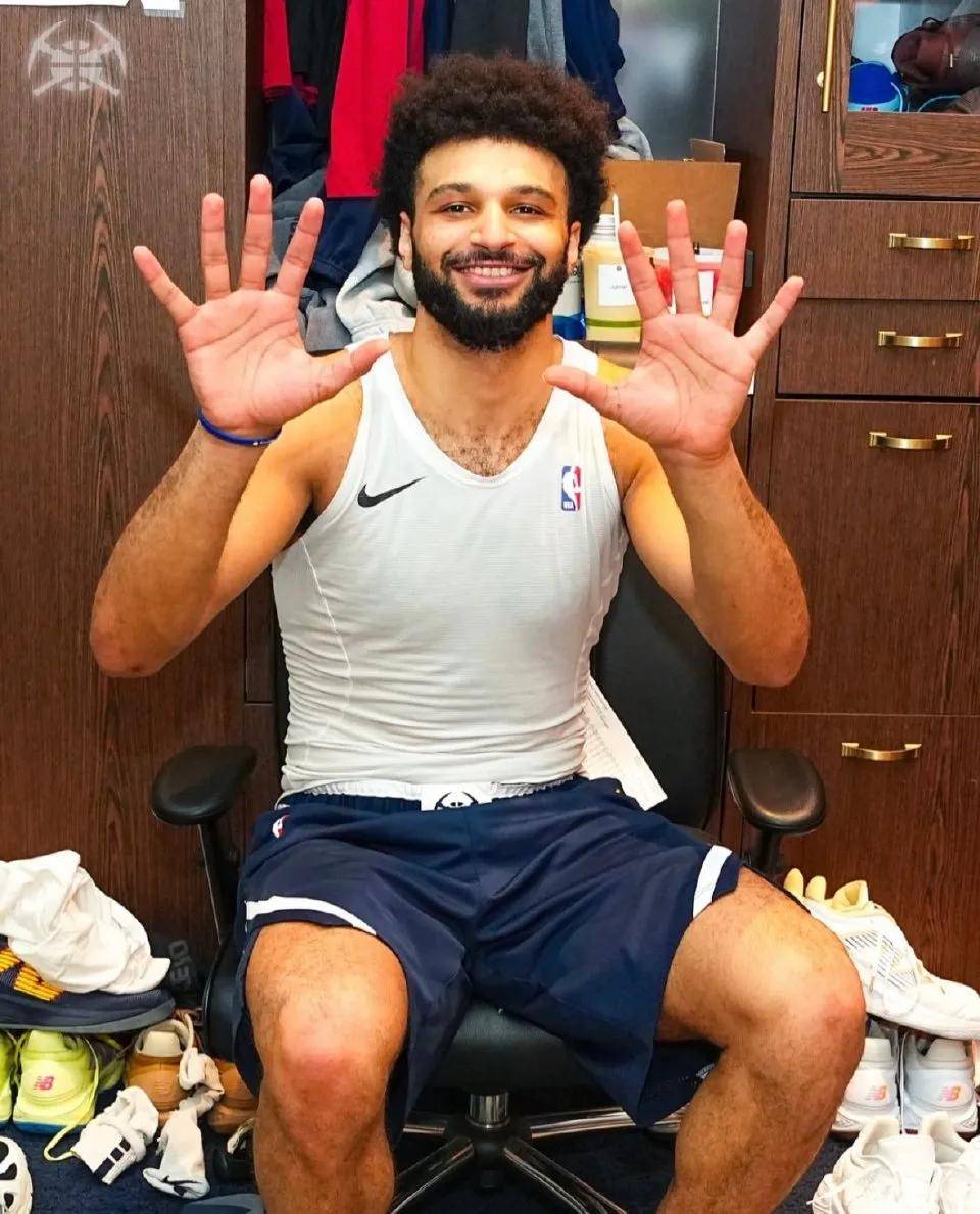 雷速体育-穆雷迎来二十赛季出色发挥，C9观众热烈欢呼！