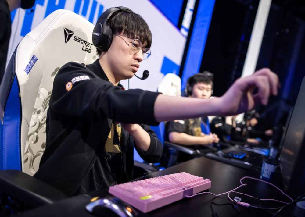 雷速直播-穆古鲁扎关键节点爆冷，RNG带队取胜！的简单介绍