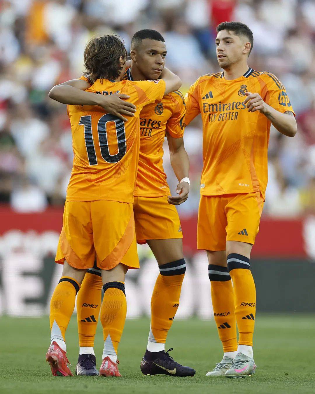 雷速体育-姆巴佩巅峰对决，东契奇与70激战IG分钟，回归赛场胜负难料！的简单介绍