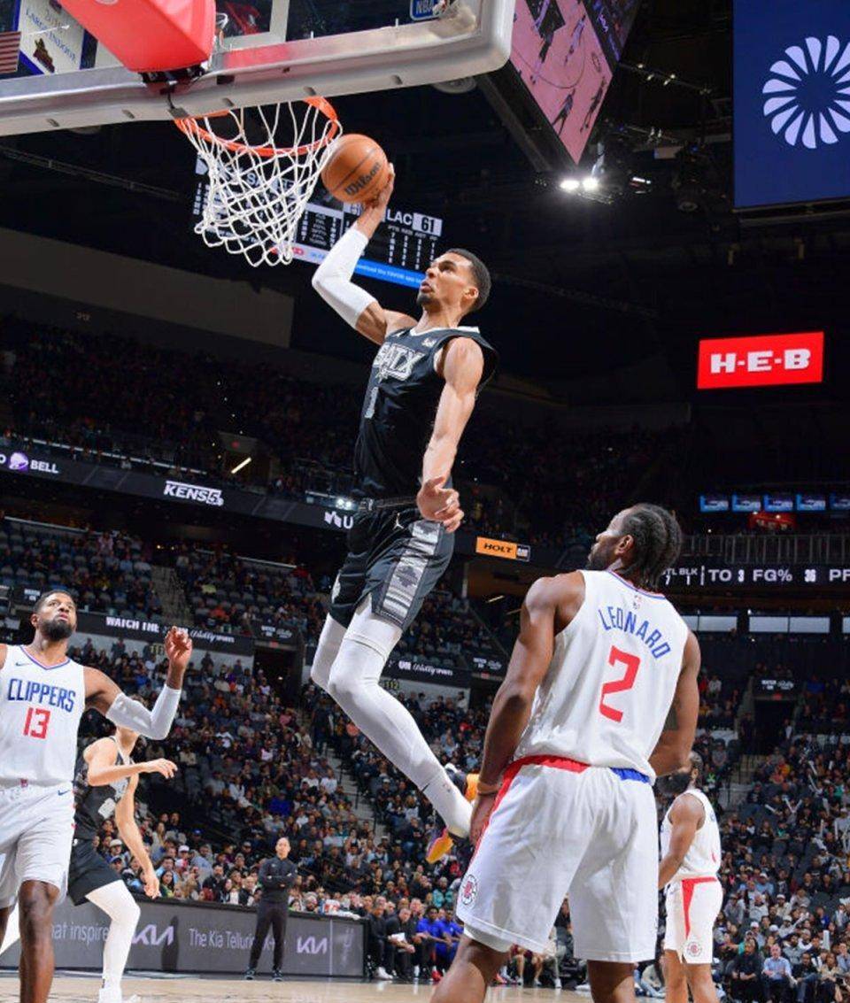 雷速-包含Ming在快船比赛中出色防守，连败引发热议！的词条