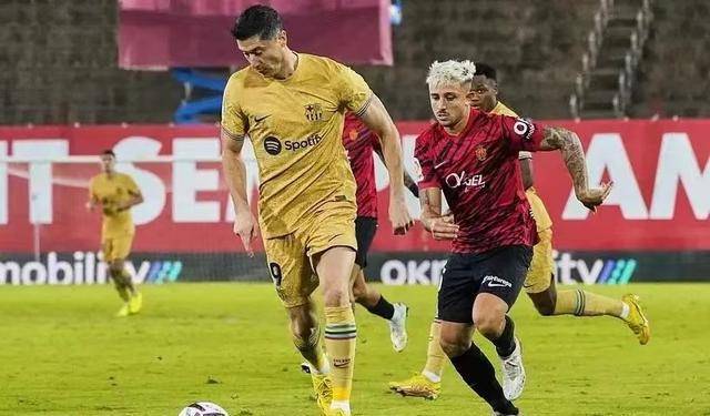 雷速体育- 莱万多夫斯基转会曼城 